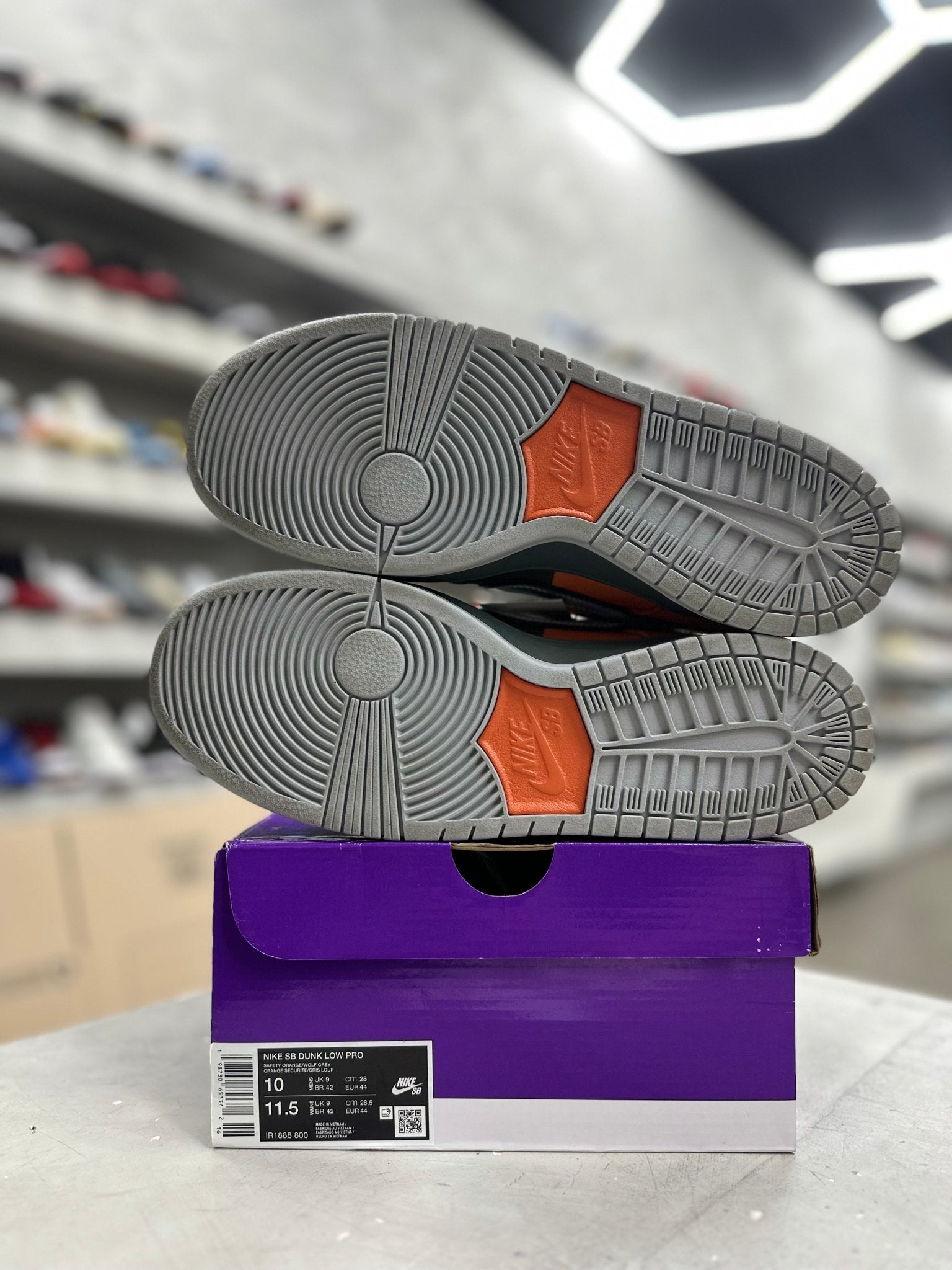 Nike SB Dunk Low Pro Muni Fast Pass Sz 10 (PREOWNED) - Restock AveNike SB Dunk Low Pro Muni Fast Pass Sz 10 (PREOWNED)Restock AveRestock Ave10Restock Ave