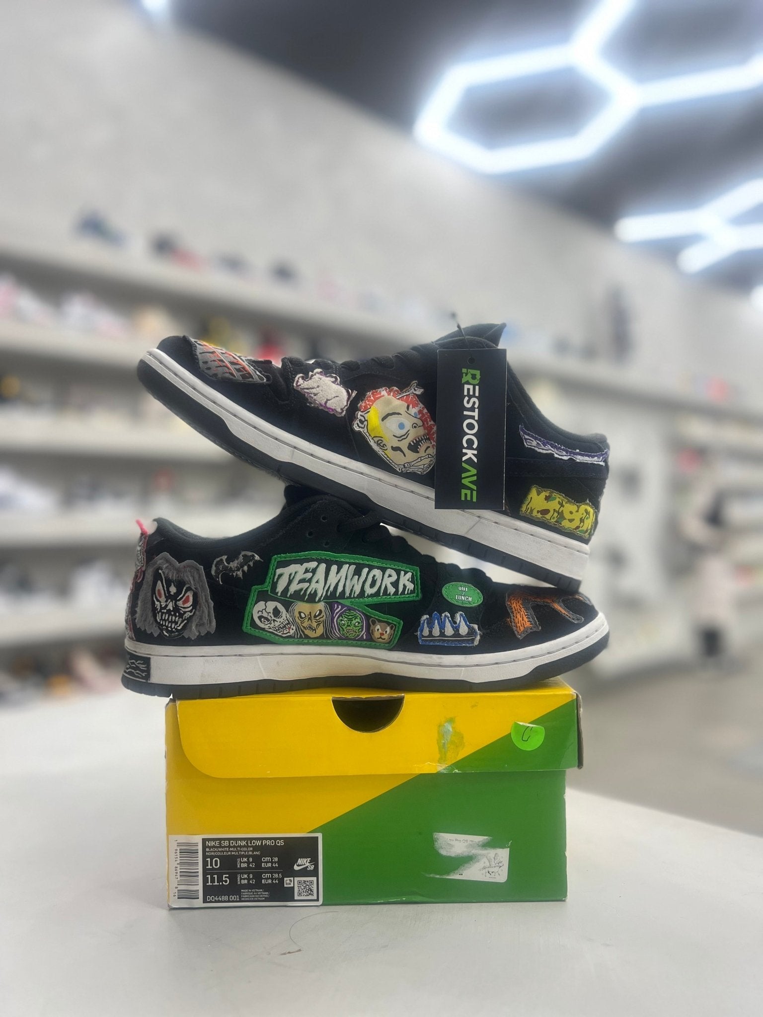 Nike SB Dunk Low Pro QS Neckface Sz 10 (PREOWNED) - Restock AveNike SB Dunk Low Pro QS Neckface Sz 10 (PREOWNED)Restock AveRestock Ave10Restock Ave