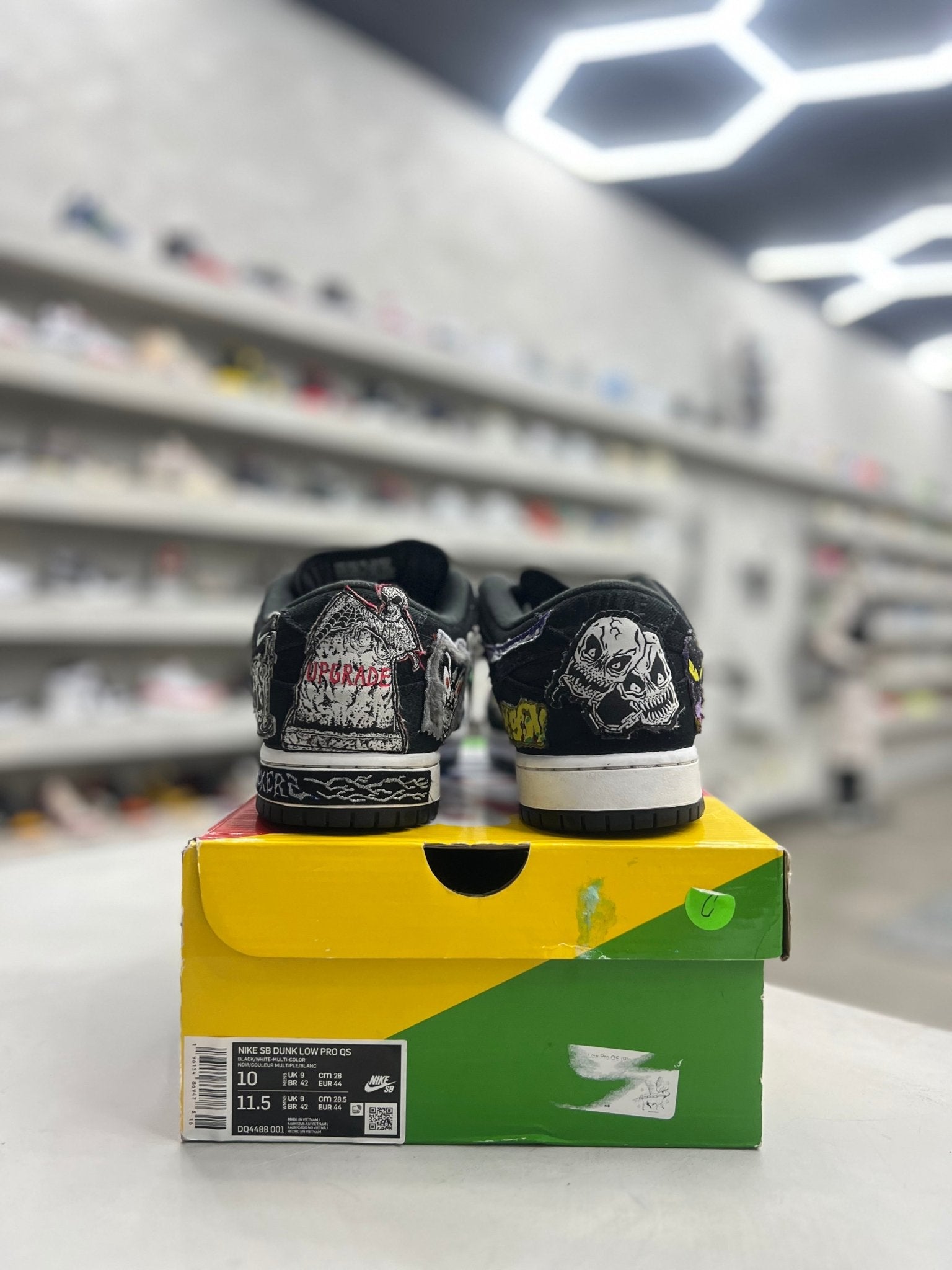 Nike SB Dunk Low Pro QS Neckface Sz 10 (PREOWNED) - Restock AveNike SB Dunk Low Pro QS Neckface Sz 10 (PREOWNED)Restock AveRestock Ave10Restock Ave