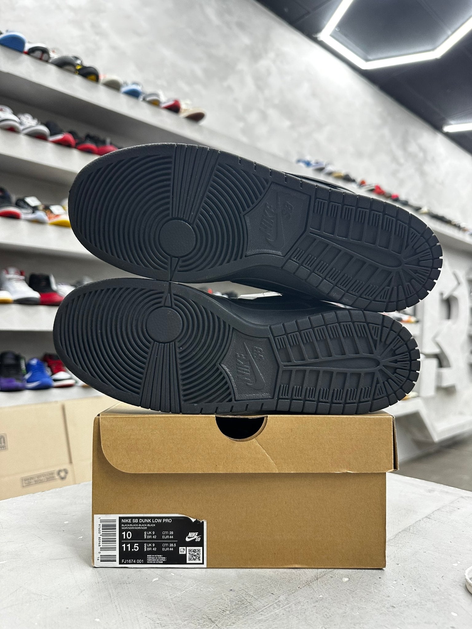 Nike SB Dunk Low Pro Triple Black Sz 10 (PREOWNED) - Restock AveNike SB Dunk Low Pro Triple Black Sz 10 (PREOWNED)Restock AveRestock Ave10Restock Ave