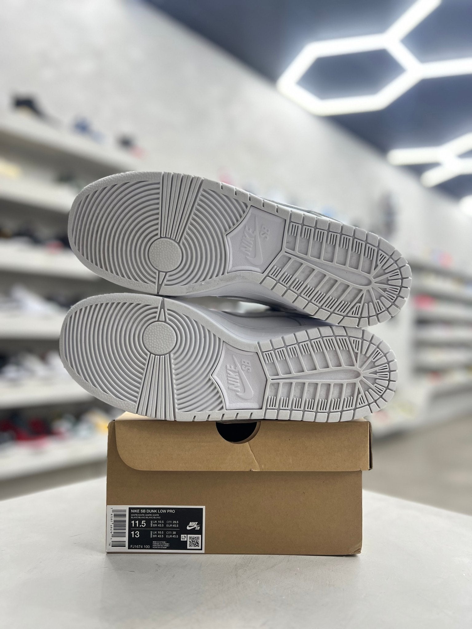 Nike SB Dunk Low Pro Triple White Sz 11.5 (PREOWNED) - Restock AveNike SB Dunk Low Pro Triple White Sz 11.5 (PREOWNED)Restock AveRestock Ave11.532261747Restock Ave