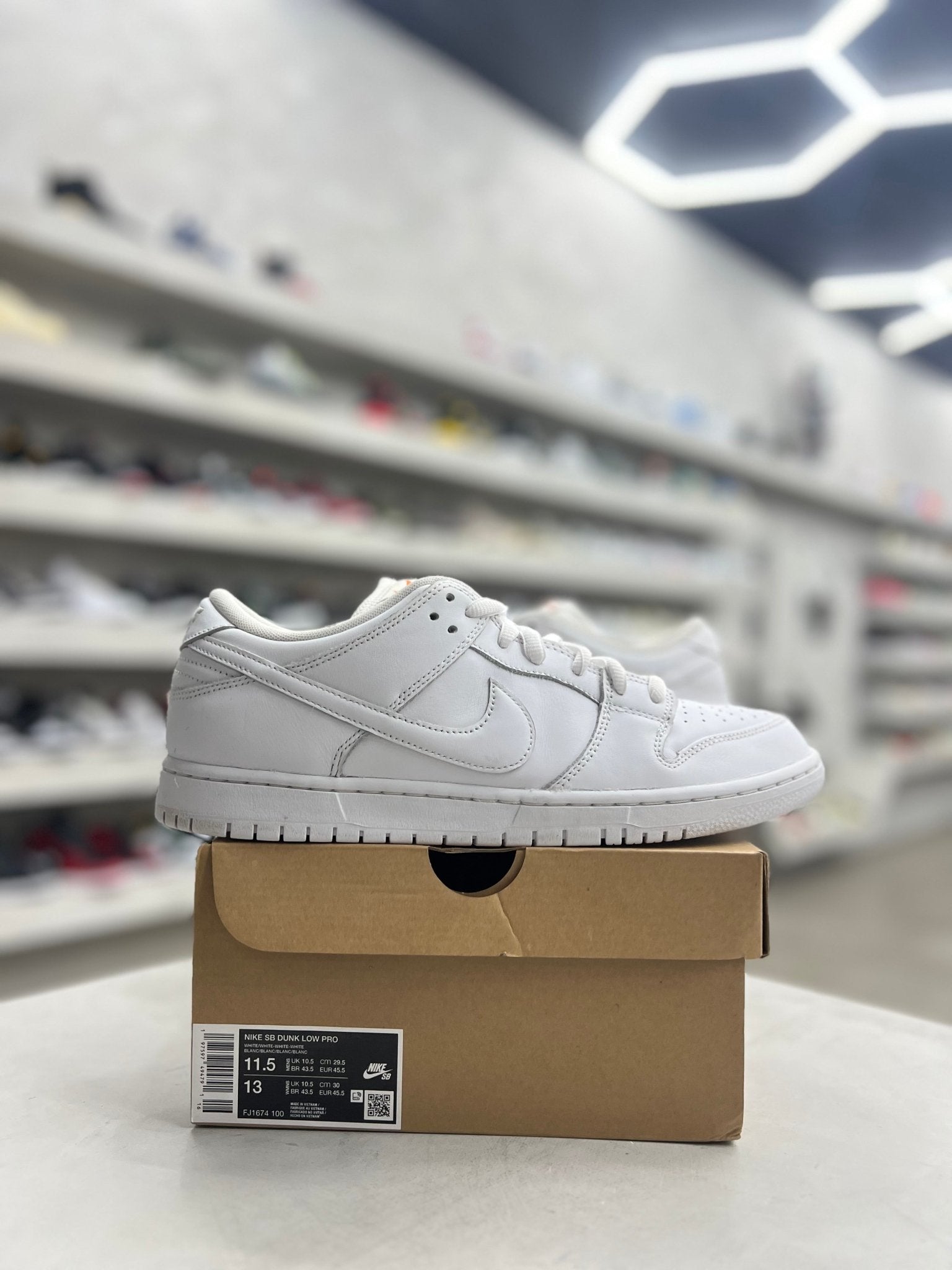 Nike SB Dunk Low Pro Triple White Sz 11.5 (PREOWNED) - Restock AveNike SB Dunk Low Pro Triple White Sz 11.5 (PREOWNED)Restock AveRestock Ave11.532261747Restock Ave