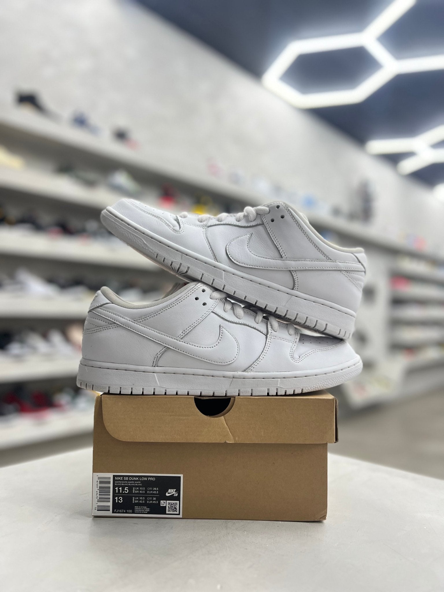 Nike SB Dunk Low Pro Triple White Sz 11.5 (PREOWNED) - Restock AveNike SB Dunk Low Pro Triple White Sz 11.5 (PREOWNED)Restock AveRestock Ave11.532261747Restock Ave